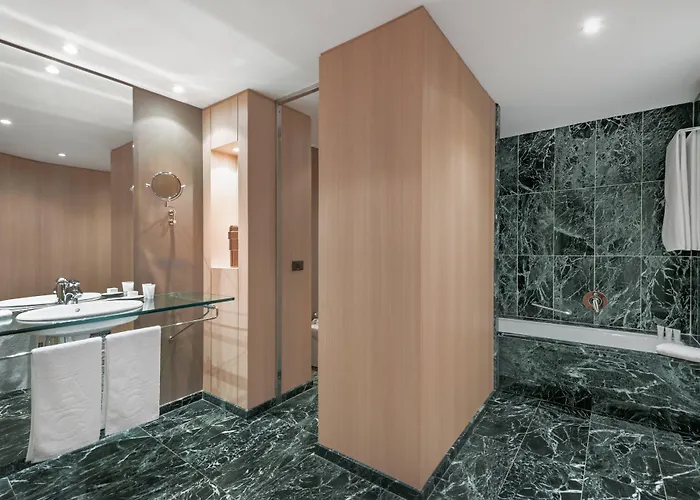 מלון Ac Palacio By Marriott