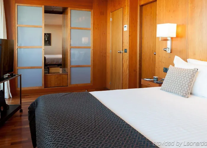 מלון Ac Palacio By Marriott 4*